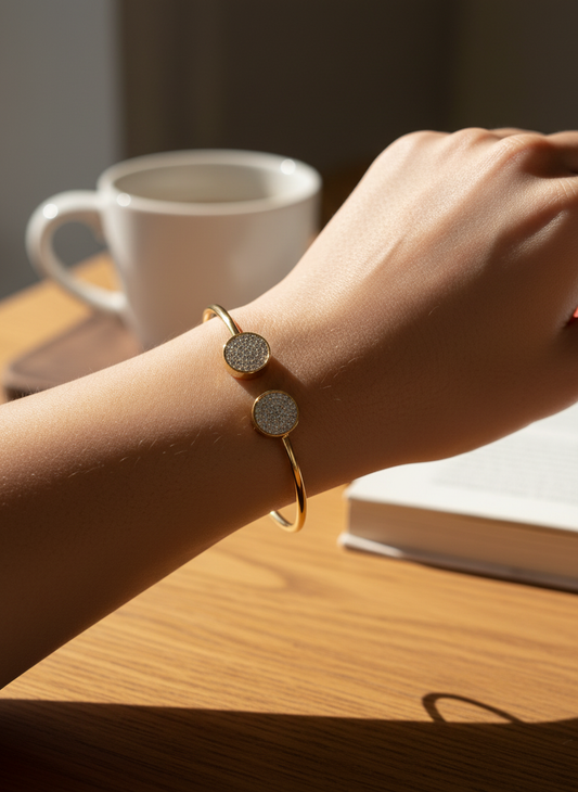 ✨ Open Bangle – Goud & Pavé Zirconia